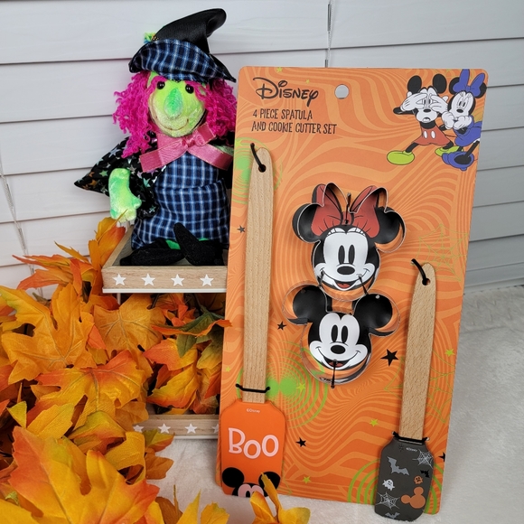 Halloween Bundle of Disney 4 piece set and Scary the Ty Beanie Baby - Picture 13 of 13